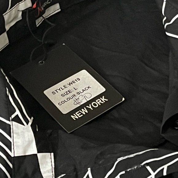 ￼ Women’s size large color, black with white design ￼ - Picture 5 of 7